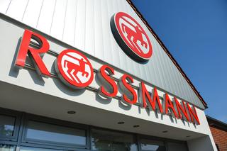1000 złotych dla pracowników Rossmanna. Niemiecka sieć pomaga Ukraińcom 