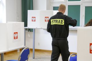 Wybory pod lupą NASK: dezinformacja, łamanie ciszy, „bazarki” i tysiące zgłoszeń