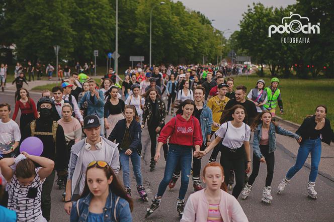 2. Nightskating Białystok. Weselny przejazd na rolkach