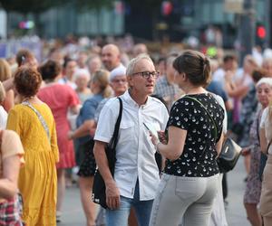 Potańcówka pod Teatrem Śląskim w Katowicach. Tłumy wręcz oszalały ZDJĘCIA