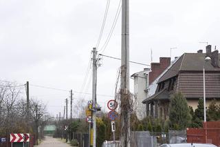 Ulica na Ursynowie bez internetu. Urzędnicy rozkładają ręce, mieszkańcy je załamują