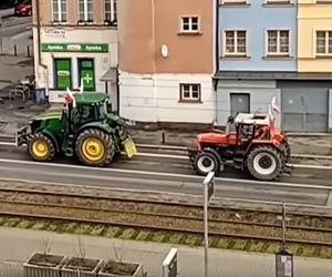 Trwa protest rolników we Wrocławiu. Wjechali do centrum