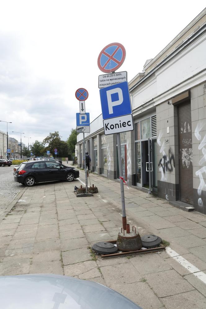 Niedawno obchodziliśmy jej siódme urodziny, ósmych już nie będzie. Największa w Warszawie dziura rozpłynęła się w powietrzu