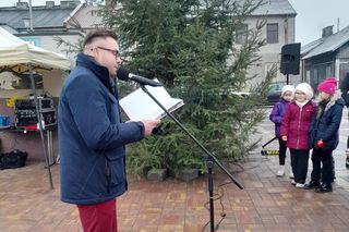 Na rynku w Mordach stanęła choinka
