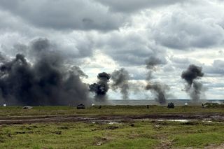 „Żelazna brama-25” w Orzyszu. Szef MON, Władysław Kosiniak-Kamysz obserwuje ćwiczenia wojskowe