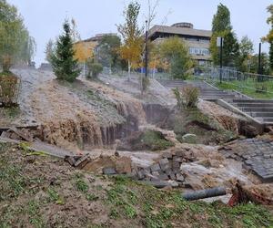 Smród i brak wody. W Rosji płynie wodospad fekaliów. Zobacz zdjęcia