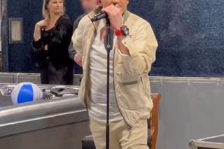 Michał Wiśniewski śpiewa do wanny