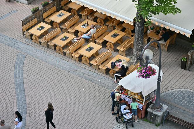 Arabowie pokochali Zakopane. Kelnerka zauważyła ciekawą rzecz. Zaskakujące!