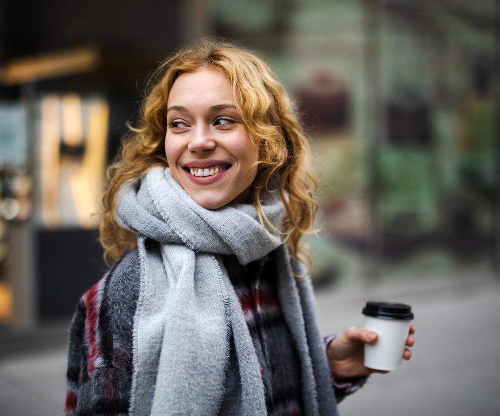 Fałszywy uśmiech poprawia nastrój? Spróbuj. Efekt cię zaskoczy