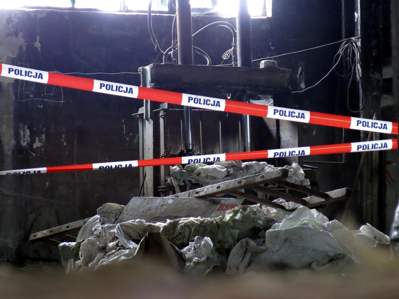 Prasa do odpadów odcięła mu głowę