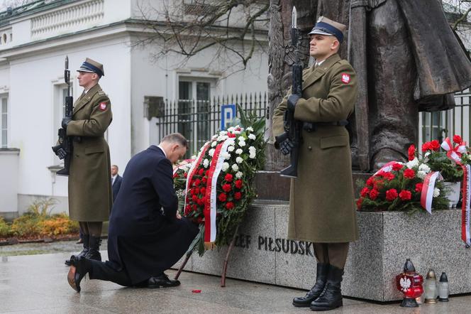 Andrzej Duda złożył wieńce przed pomnikami Ojców Niepodległości