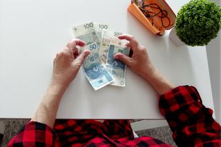 Czternastka z ZUS nie dla wszystkich. Tym emerytom zakład nie przeleje pieniędzy 