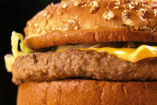 Koniec z burgerami w szkołach? Ministerstwo podjęło decyzję