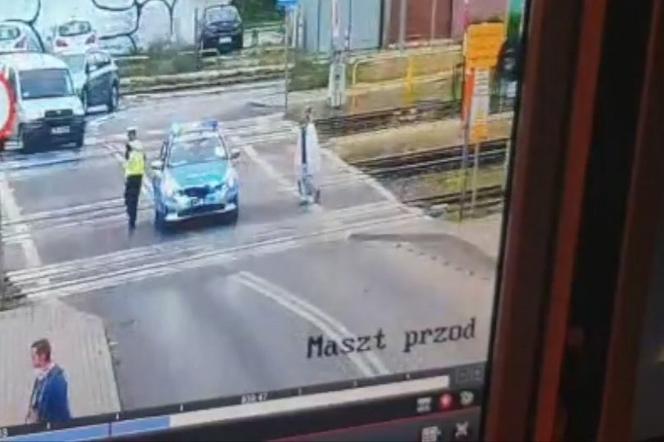 Przejazd kolejowy pod lupa policjantów