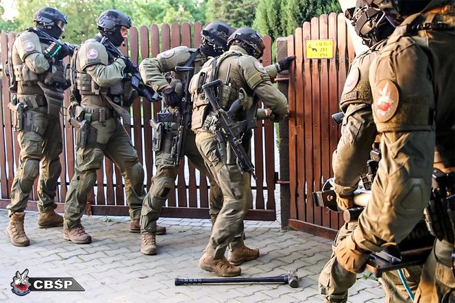 Pseudokibice handlowali narkotykami w Opolu. Grupę rozbiło CBŚP