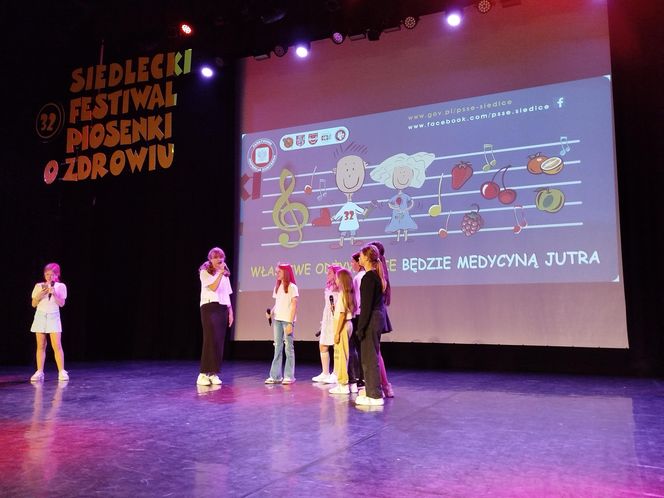 Propagowanie zdrowego stylu życia w tak wdzięcznej formie jak piosenka zyskało przez lata wielu zwolenników i co roku gromadzi chętnych do śpiewania.