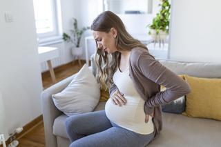 Skurcze macicy w ciąży - objawy i rodzaje. Co powoduje i jak rozpoznać skurcze ciążowe?