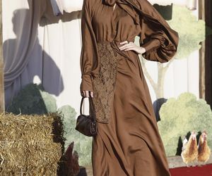 Premiera serialu 1670! Herman w gorsecie, kwiecista Dębska i Byczkowska w białych majtkach