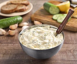 Przepis znalazłam w starej książce kucharskiej. Francuski sos gribiche to klasyk, który nie wychodzi z mody