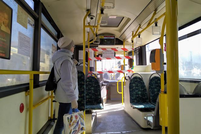 Wnętrze autobusu MPK w Siedlcach w dobie koronawirusa