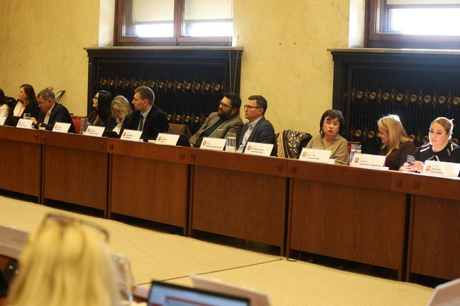 Nadzwyczajna sesja Rady Warszawy