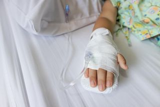 9-latek z silnymi objawami trafił do szpitala. Wszystko przez niewinną pamiątkę