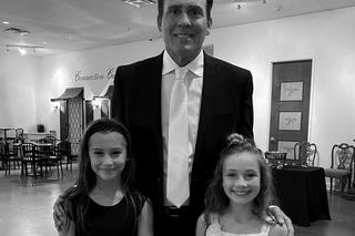 Okropna tragedia, kultowy aktor zginął z żoną w katastrofie samolotu. Nie żyje Joe Lara