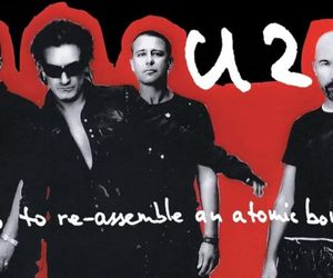 U2 i How to Re-Assemble an Atomic Bomb. Muzycy irlandzkiego kwartetu sięgnęli głębiej do archiwum. I bardzo dobrze! [RECENZJA]