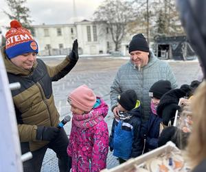 Ekipa Radia Eska na Jarmarku Świątecznym na Targach