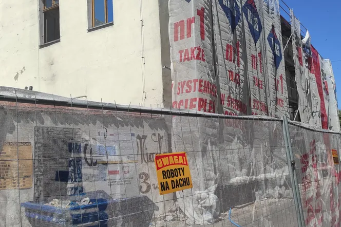 Pełną para ruszył po przerwie remont Domu Zemełki w Koninie