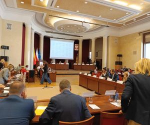 Radni Warszawy podejmą decyzję ws. nocnej prohibicji. Duże emocje podczas obrad