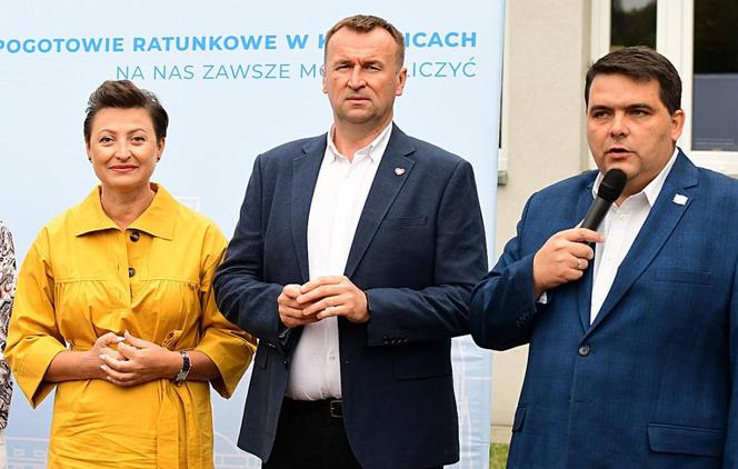 14 nowych ambulansów wyjechało na ulice miast w regionie. Każda warta jest ponad milion