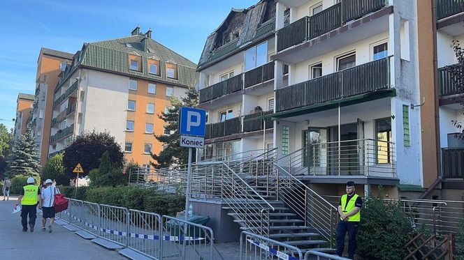 Policjanci pokazali jak wygląda wnętrze spalonego budynku w Ząbkach. Wstrząsające obrazki