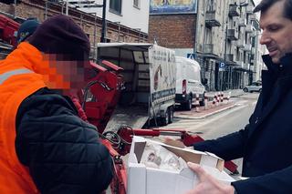 Gigantyczne kolejki po słodkości. Politycy z pączkami na ulicy. Tak wygądał tłusty czwartek w Warszawie