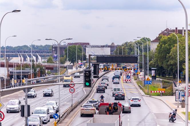 Wisłostrada. Budowa przejścia do kładki przez Wisłę