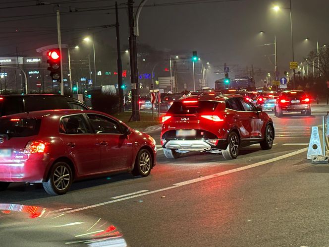 Totalny paraliż przy Arkadii w Warszawie. Znamy przyczyny chaosu drogowego