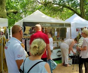 Długi weekend na Jasnych Błoniach. Jarmark Szczeciński przyciąga tłumy