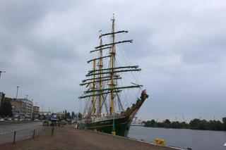 Aleksander von Humboldt II przypłynął do Szczecina. Zielony żaglowiec robi niesamowite wrażenie! [ZDJĘCIA]