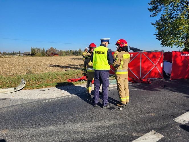 Tragiczny wypadek pod Rypinem. Kierowca MAN-a wjechał w opla. Nie żyje 28-latek 