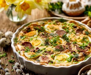 Tarta z jajkami i białą kiełbasą: sprytny sposób na poświąteczne nadwyżki