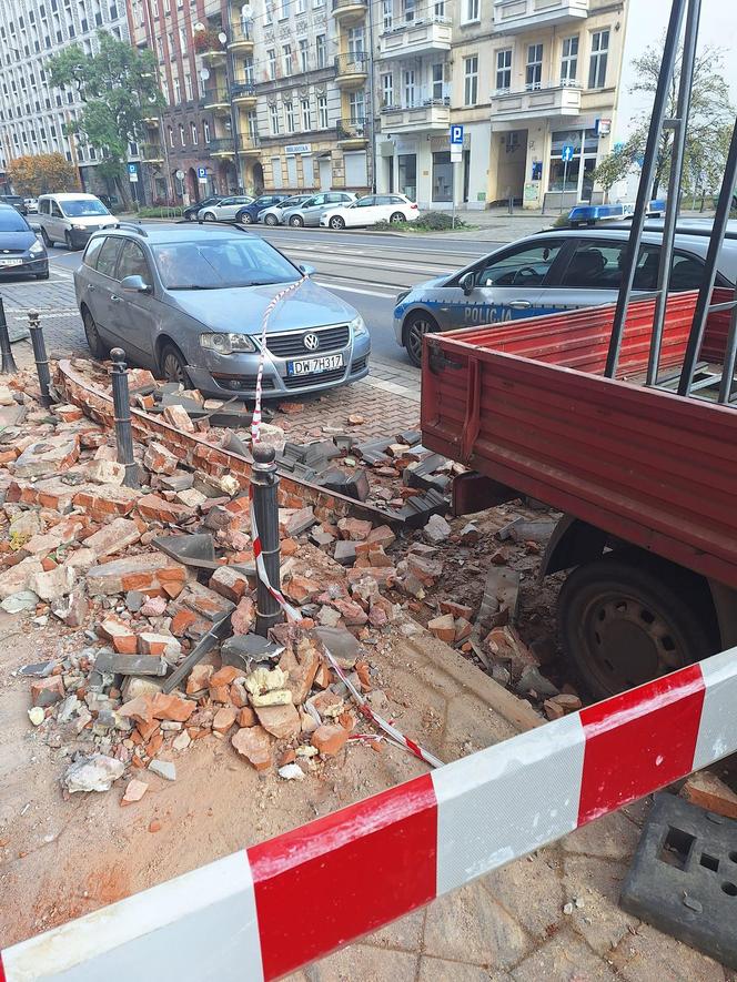 Na Truagutta z kamienicy spadł balkon. Wyjaśniane są okoliczności zdarzenia 