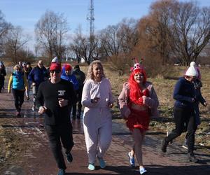 Dla lubelskich morsów liczy się miłość i lodowata woda! Zobaczcie gorące zdjęcia z zimnego zalewu