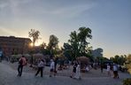 Tłumy bydgoszczan i turystów na Sterze na Bydgoszcz 2025. Emocji dostarczyły Wyścig butelkowy i popisy flyboardzistów [ZDJĘCIA]