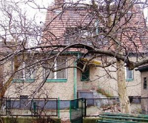 Rozbudowa domu z lat 50. Stary dom zyskał nową bryłę i zupełnie nowy wygląd