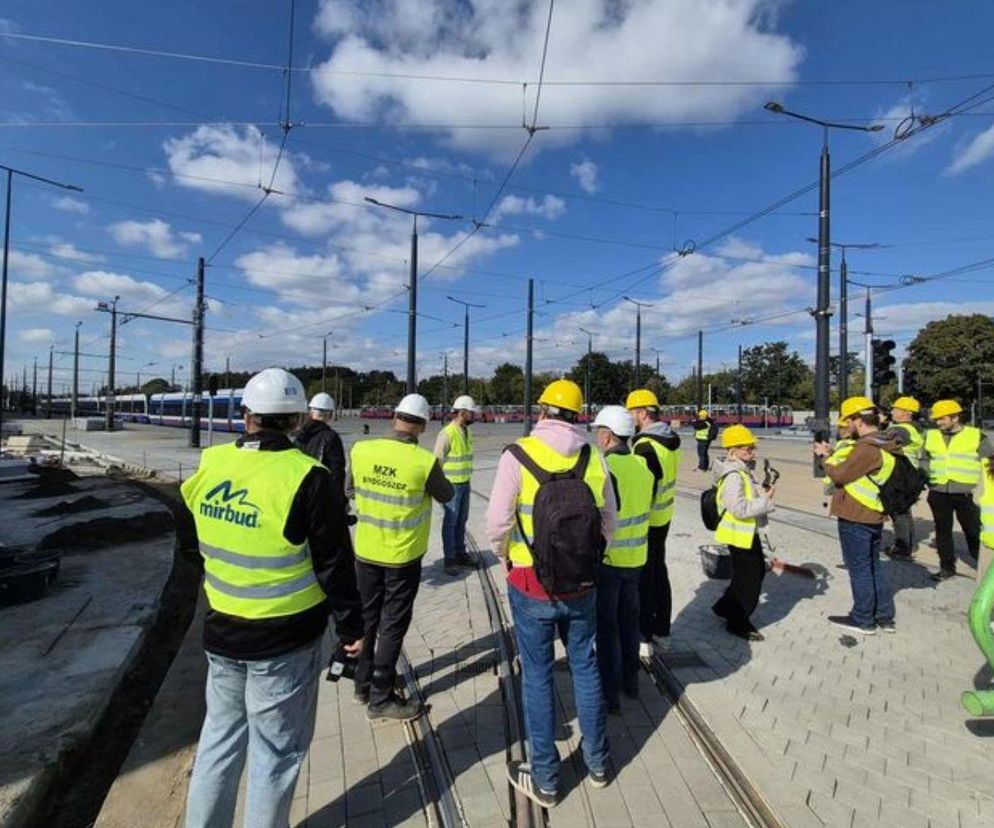 Elektrobusy i nowe tramwaje będą jeździły po Bydgoszczy. Ruszyły pierwsze prace inwestycyjne MZK 