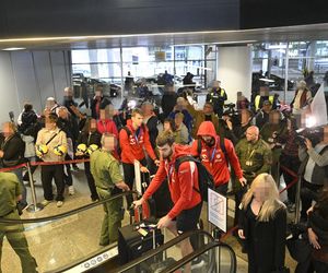 Kibice w szoku! Czekali na siatkarzy, a tu nagle wyszli polscy złoci medaliści