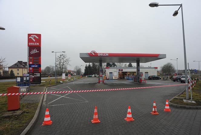 Wjechała w stację benzynową