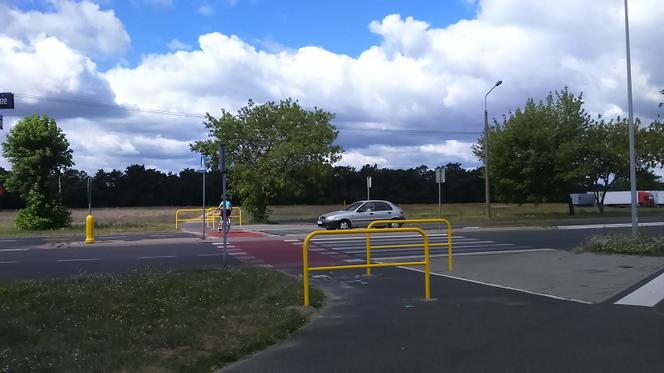 Absurdalny pomysł w Toruniu. Te barierki mają poprawić bezpieczeństwo?!