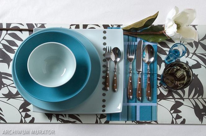 Zastawa stołowa na wielkanocne śniadanie: błękit