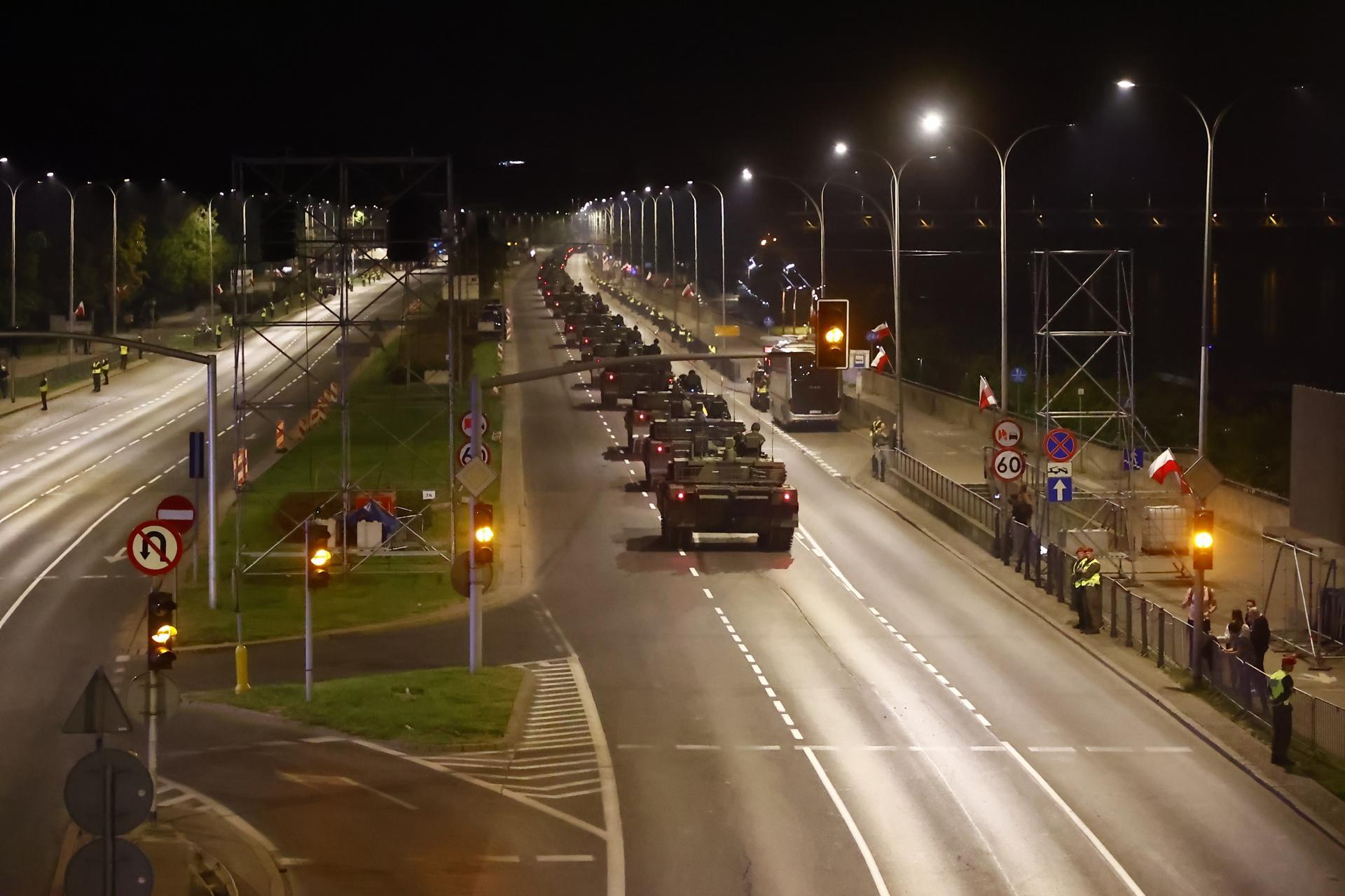 Święto Wojska Polskiego. Nocna próba przed defiladą
